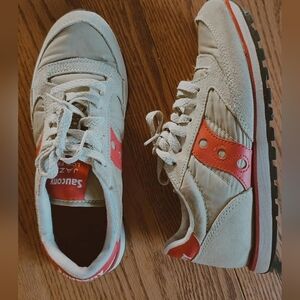Saucony Beige and Coral Retro Running Sneakers